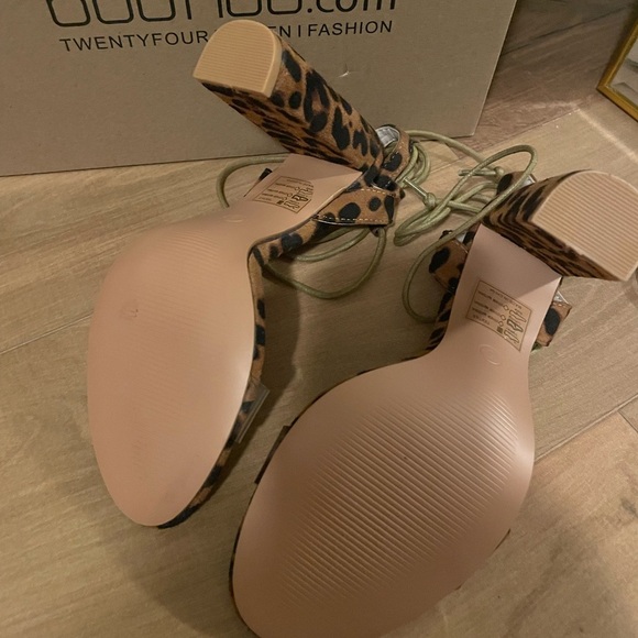 Heels - Picture 3 of 4